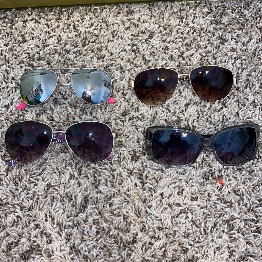 4 pairs of sunglasses